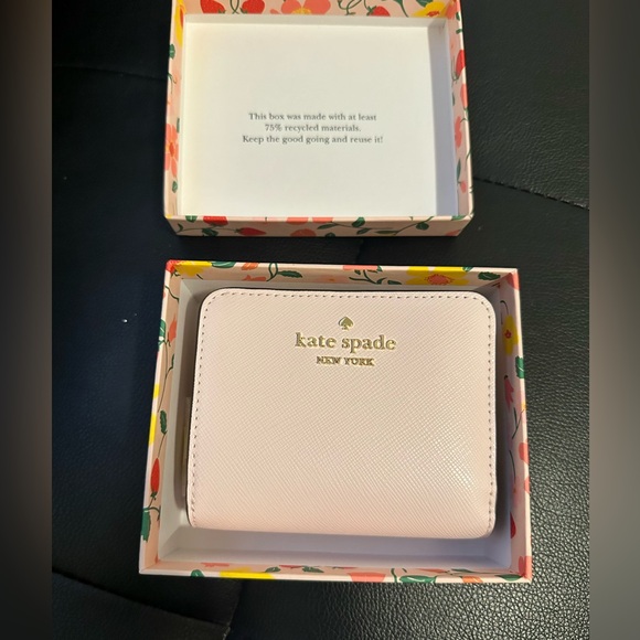 Wallet Kate Spade Boxed Madison Strawberry Garden Small Zip Around Bifold Wallet - Picture 8 of 14